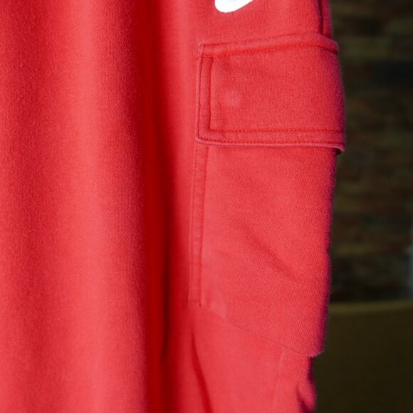 Nike M Red Mid-Rise Sportswear Club Fleece Mid-Rise Oversized Cargo Sweatpants - Picture 3 of 7